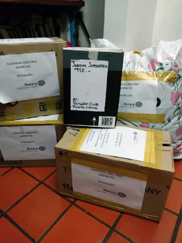 Donación abrigos al Jardín 912